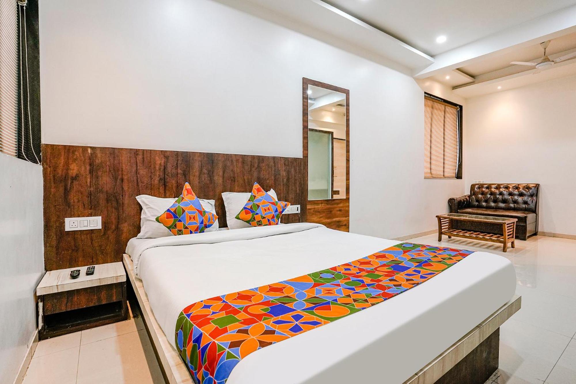 Fabhotel Krishna Inn Kashele Экстерьер фото